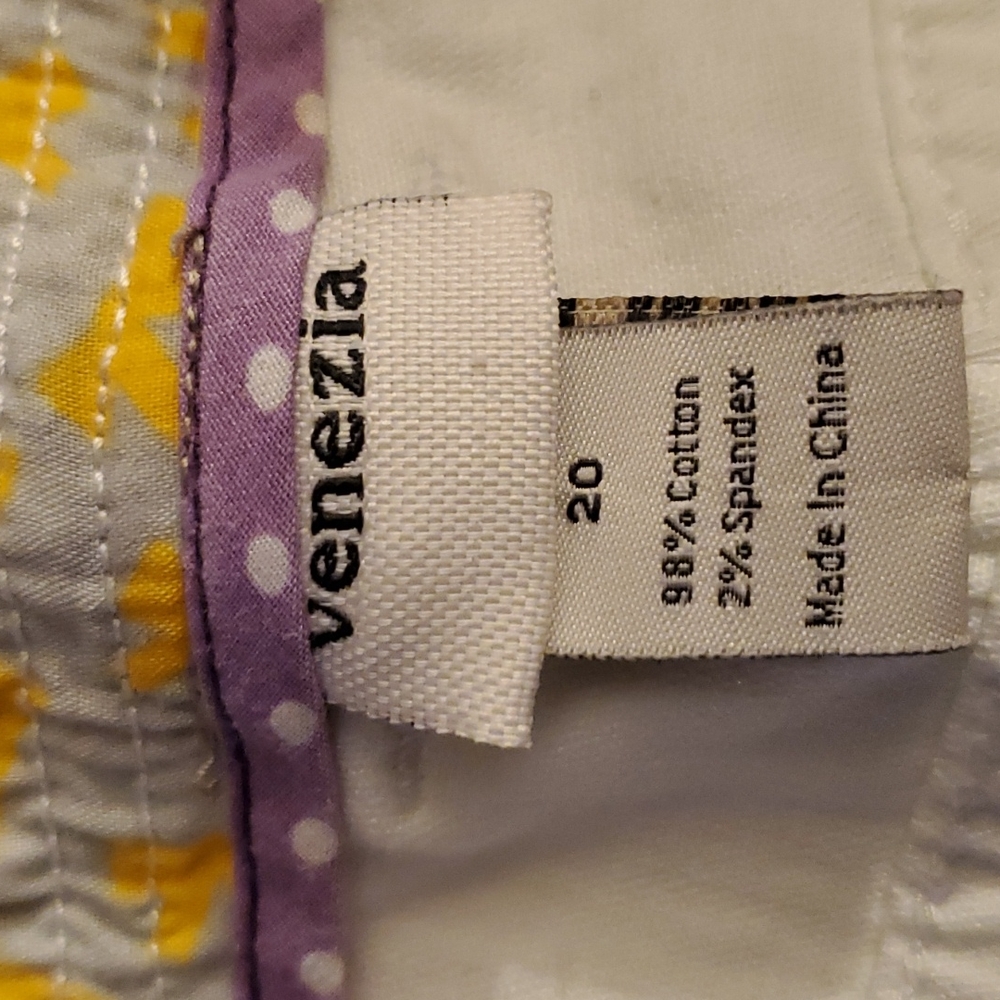 White Bermuda Shorts, size 20. - Picture 3 of 4